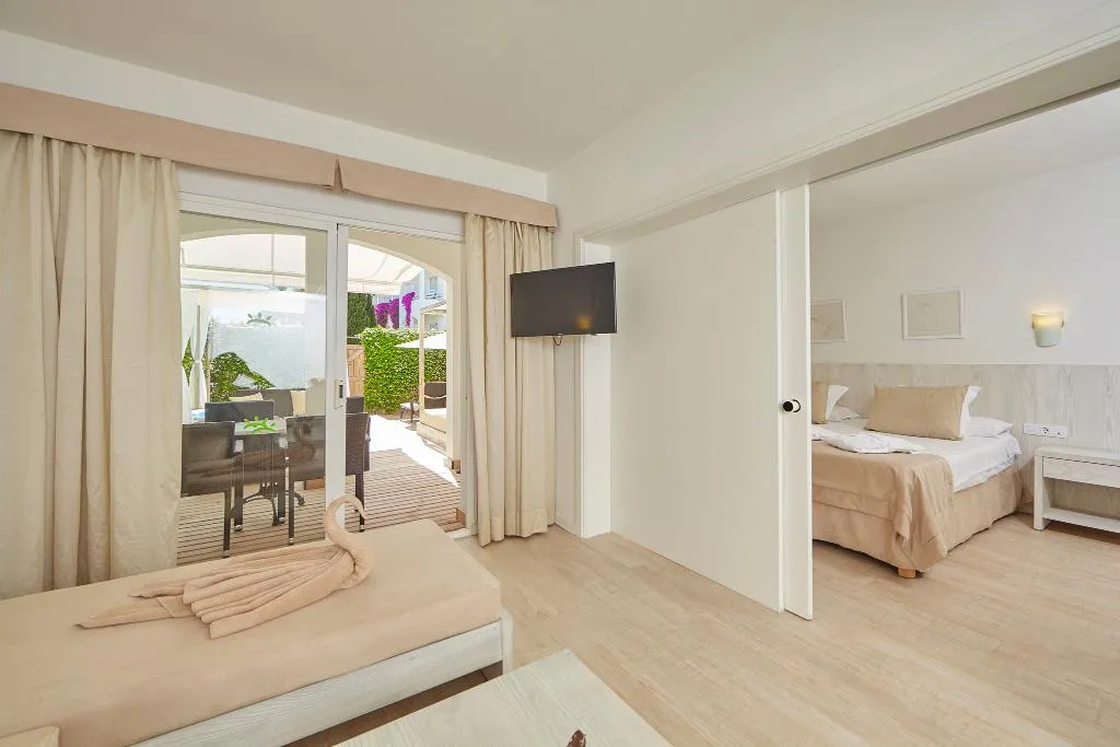 Room, Prinsotel la Caleta Apts., Menorca