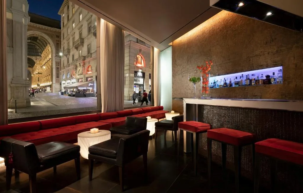 Lobby, Sina The Gray, Milan