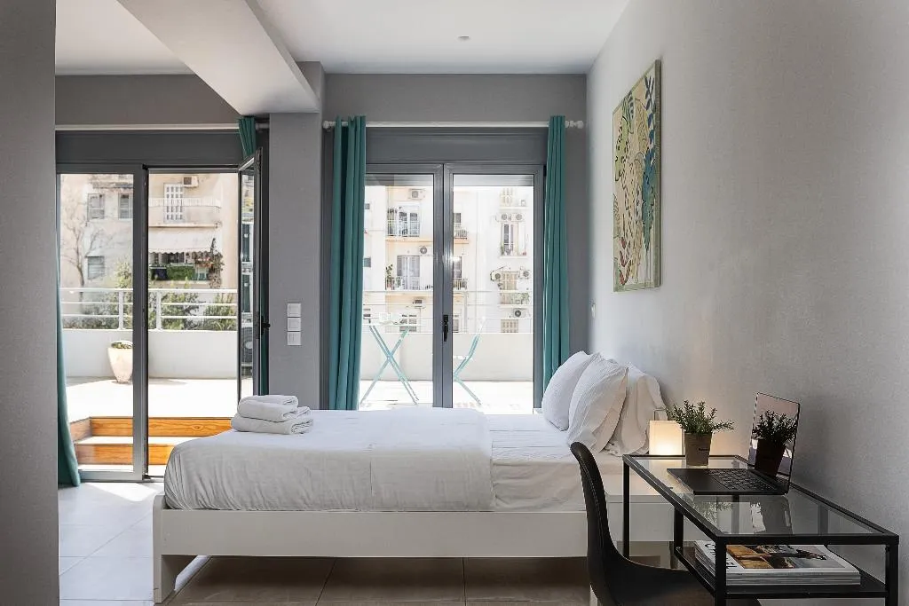 TRIPLE WITH TERRACE Room, Omnia Pagrati Apartments, Athens
