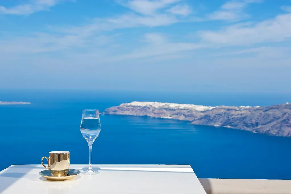 JUNIOR SUITE STANDARD Room, Gold Suites, Santorini