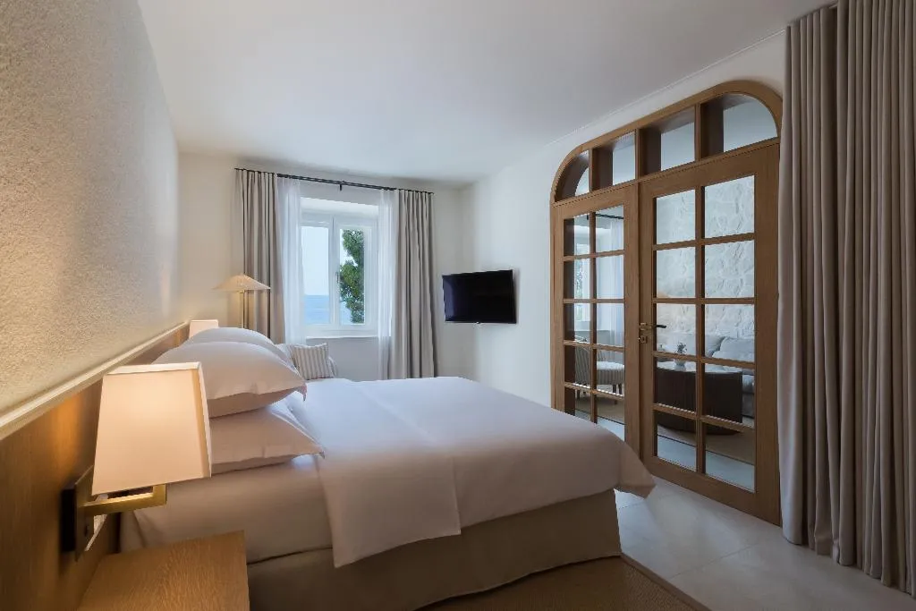JUNIOR SUITE STANDARD Room, Heritage Hotel Kastelet, Split