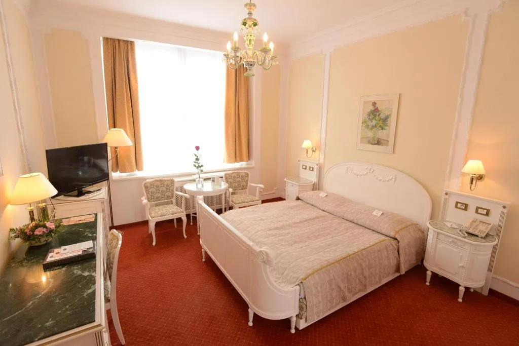 Room, Ambassador Zlata Husa, Prague