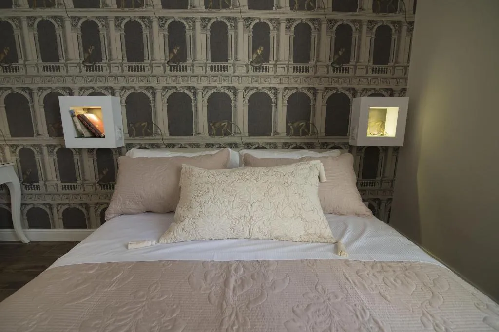 Room, Domus Deorum Deluxe, Naples