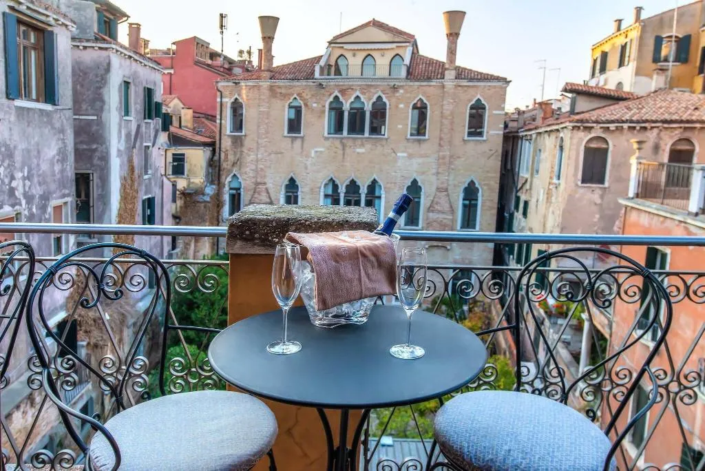 SUITE QUEEN SIZE BED Room, La Fenice et des Artistes, Venice