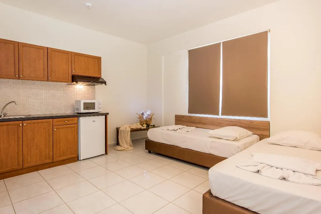 APARTMENT CAPACITY 5 ONE BEDROOM Room, Niriedes-Dionyssos Village, Crete