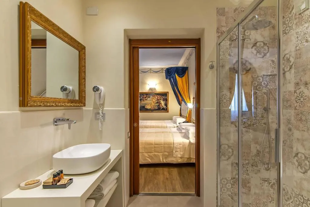 QUADRUPLE STANDARD Room, Porta Faenza, Florence