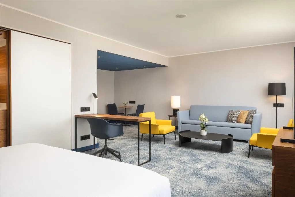 SUITE KING SIZE BED Room, Hilton Barcelona, Barcelona