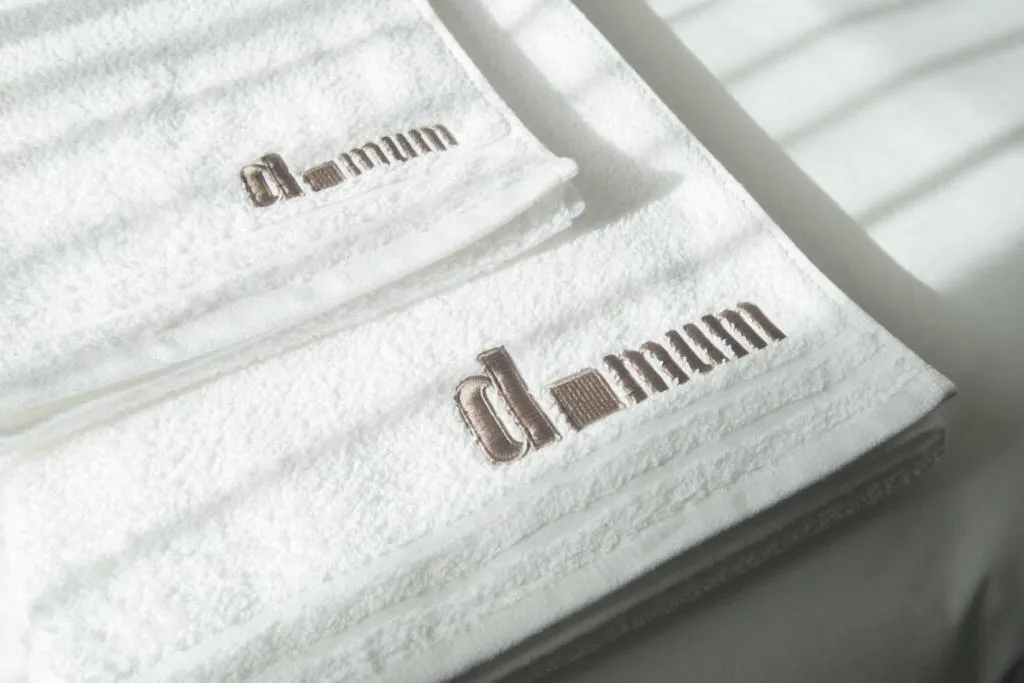 Room, Domum, Porto