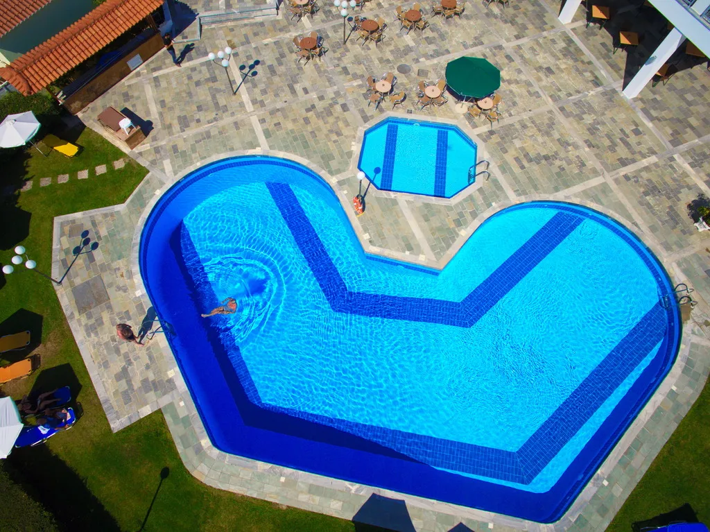 Pool, Arion, Samos