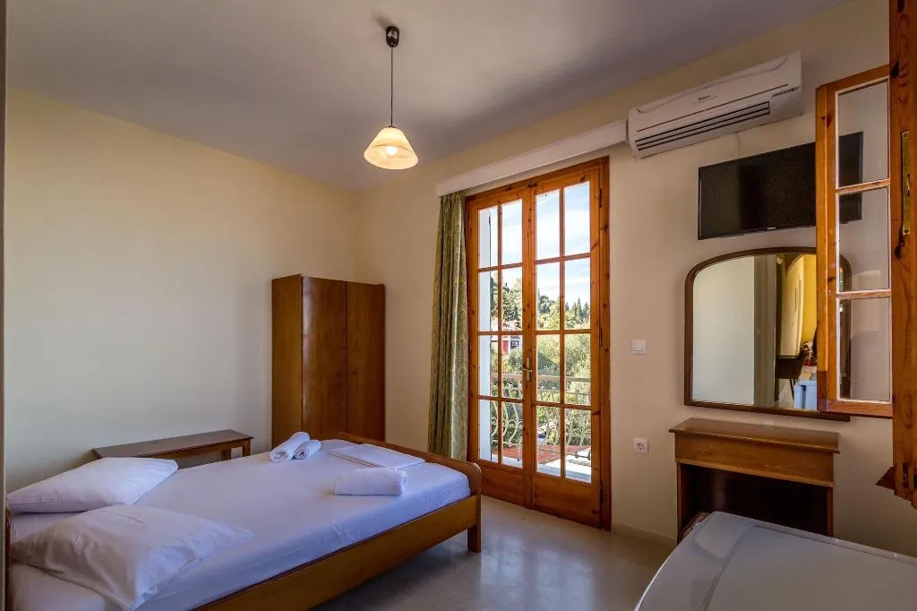 Room, Blue Horizon Studios, Zante