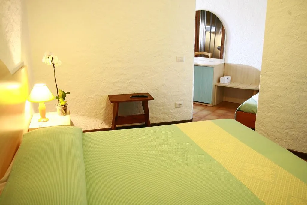 QUADRUPLE GARDEN VIEW Room, Mare Blue, Olbia