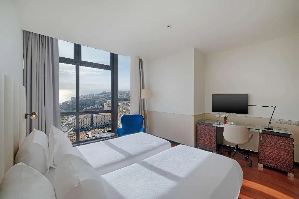 Room, NH Napoli Panorama, Naples