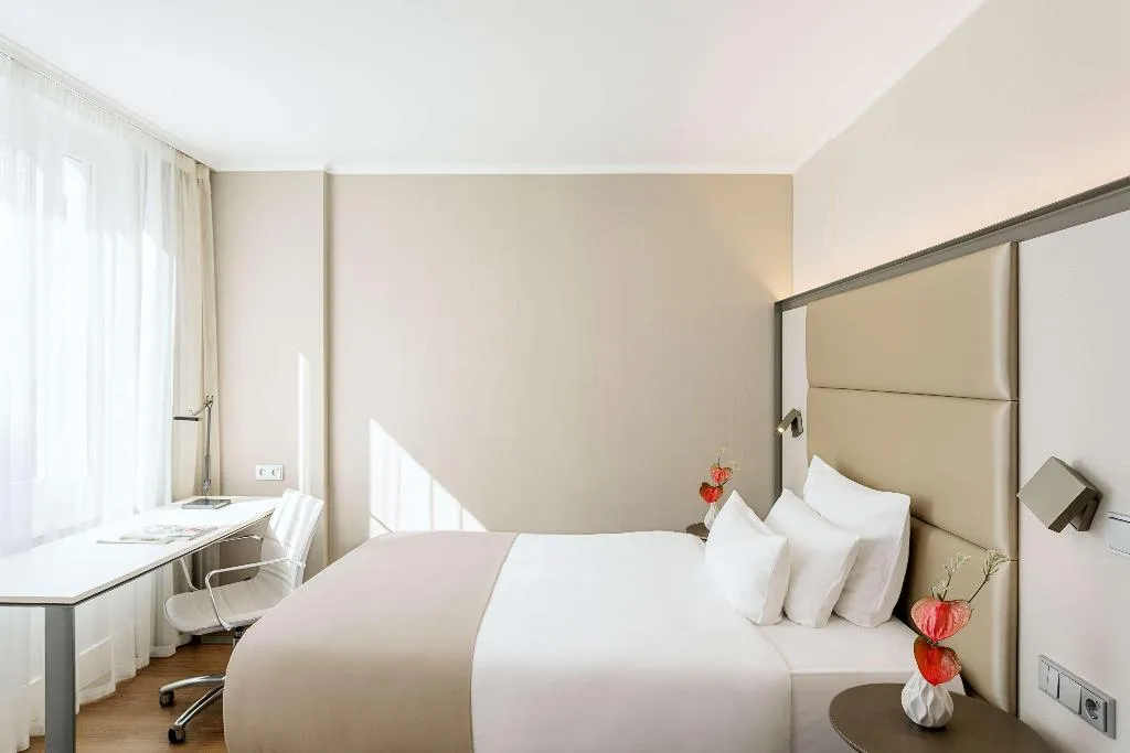 DOUBLE PREMIUM Room, NH Collection Berlin Mitte am Checkpoint Charlie, Berlin
