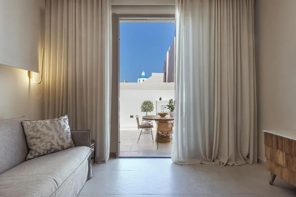 Room, La Madeleine Oia, Santorini