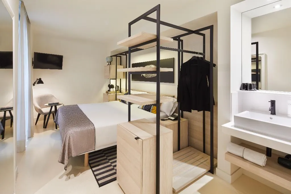 Double or Twin SUPERIOR Room, Denit Barcelona, Barcelona
