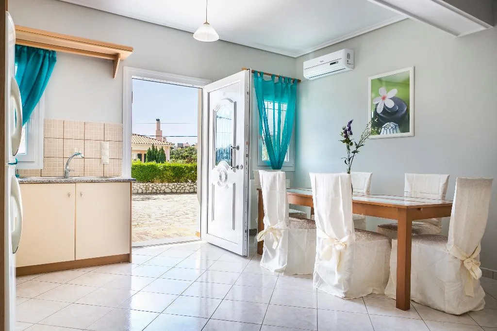 APARTMENT CAPACITY 6 Room, Evi's Garden, Kefallinia