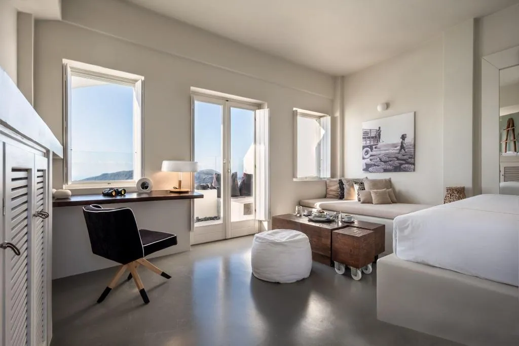 Room, West East Suites, Santorini