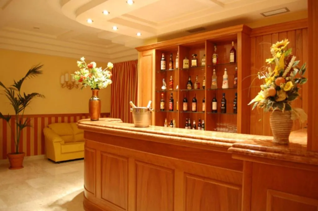 Lobby, Joyfull, Naples
