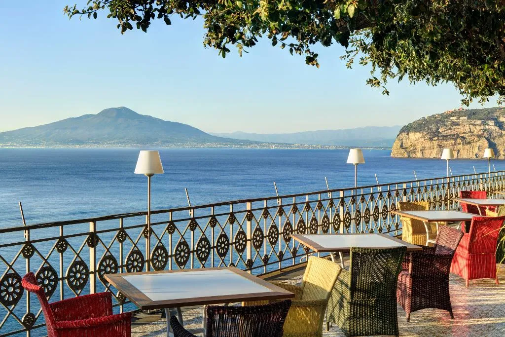 Terrace, Grand Hotel Ambasciatori, Naples
