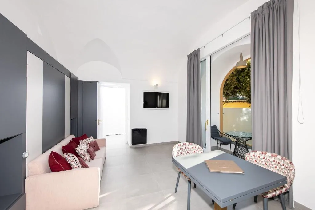 APARTMENT KING SIZE BED Room, Savoia, Naples