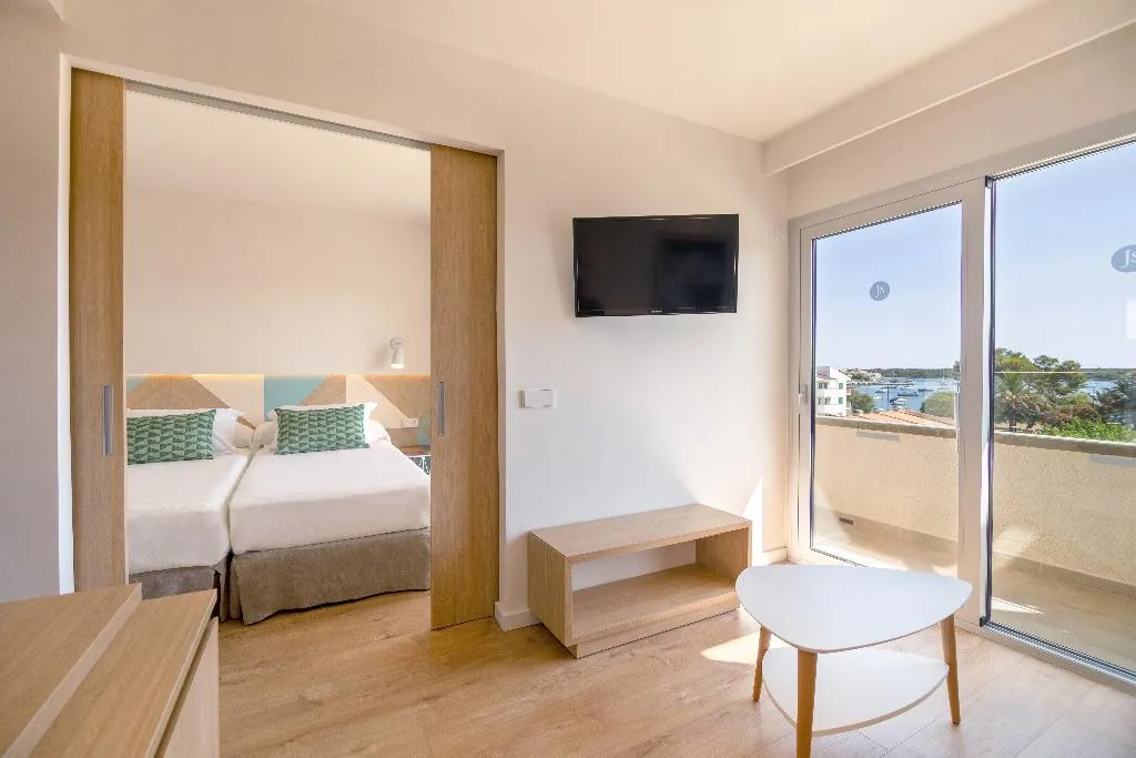 SUITE CAPACITY 4 Room, JS Portocolom Suites, Majorca