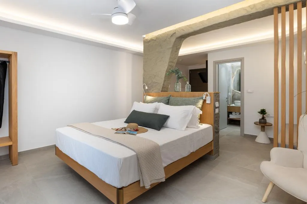 SUITE DELUXE WITH TERRACE Room, Axopetra Boutique Hotel, Mykonos