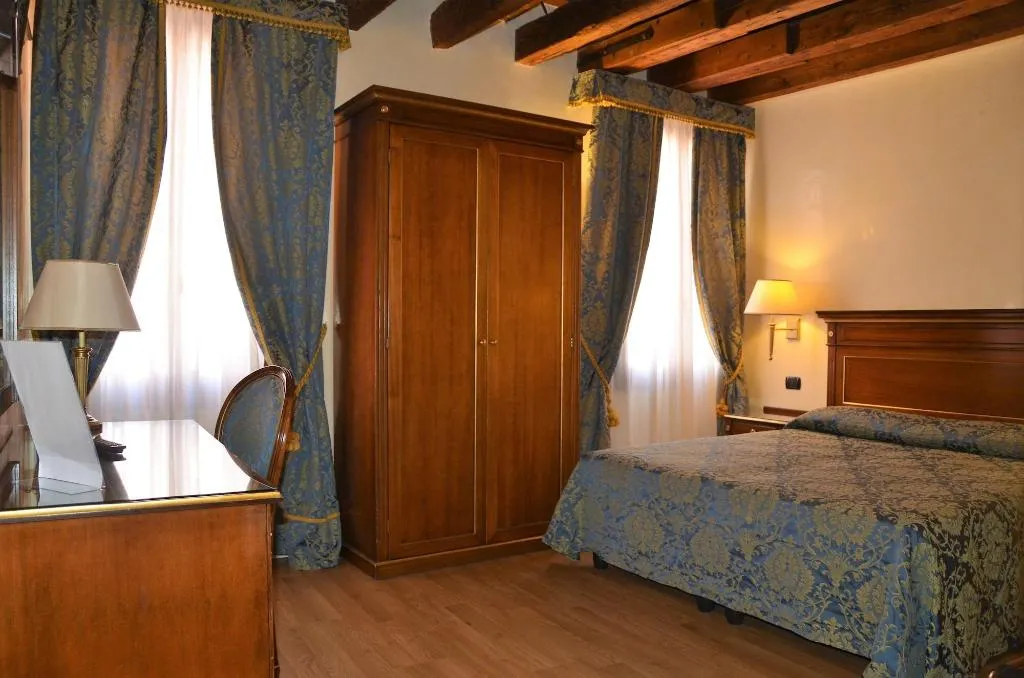 Room, B&B Le Marie, Venice