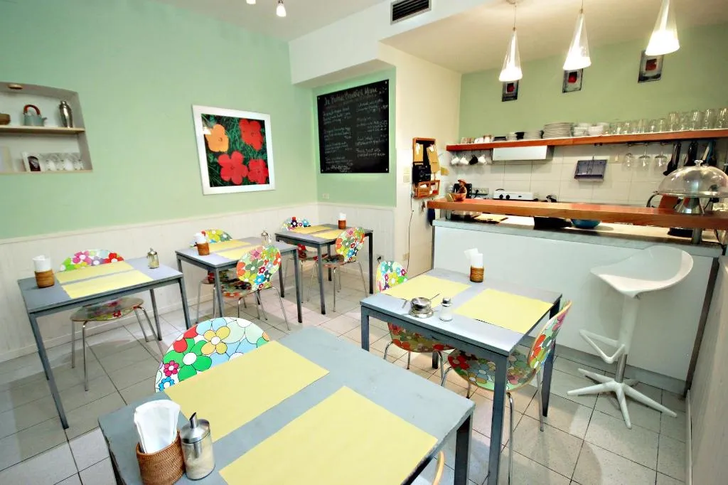 Restaurant, The Beehive, Naples