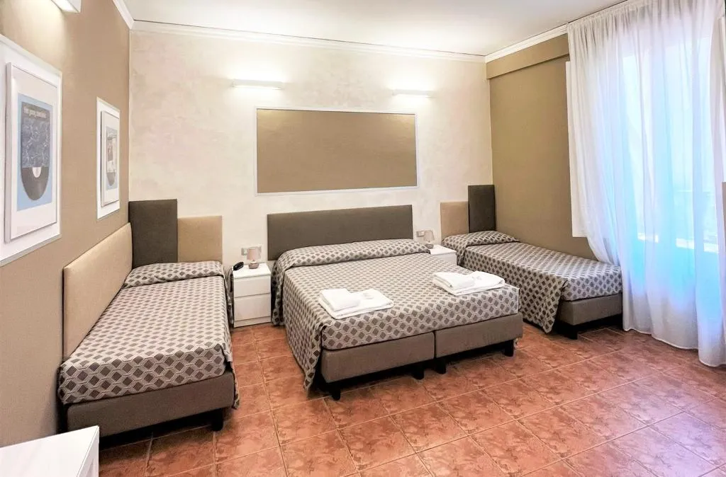 QUADRUPLE STANDARD Room, Alinari, Florence