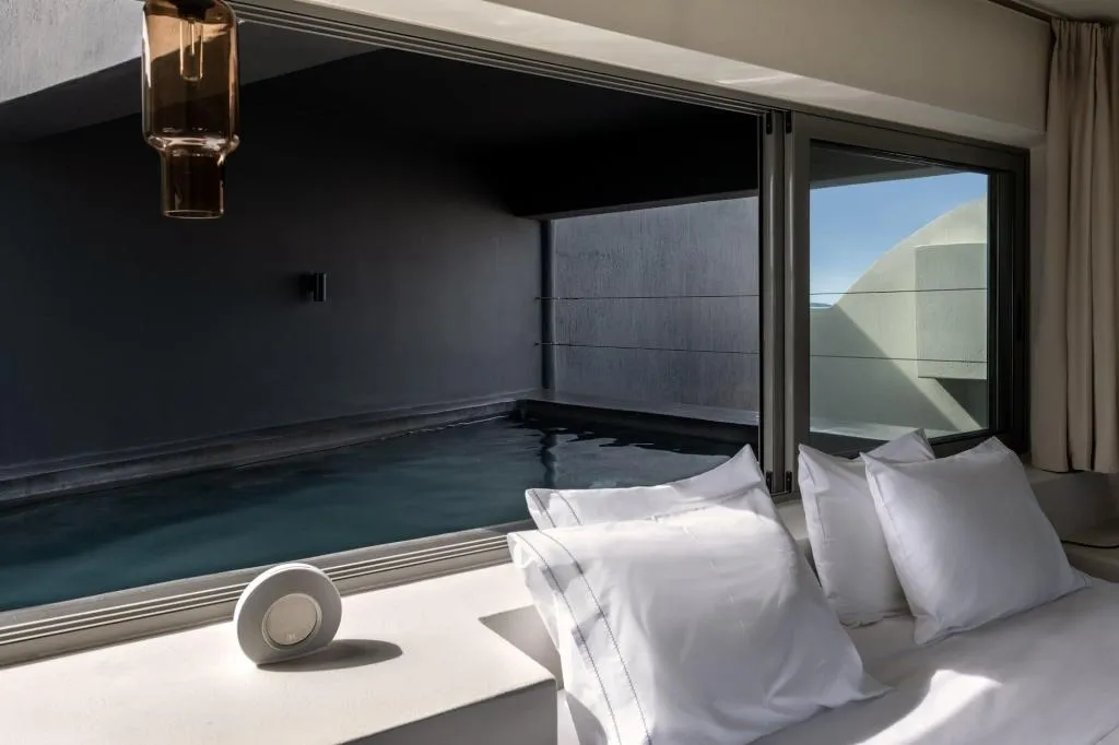 Room, West East Suites, Santorini