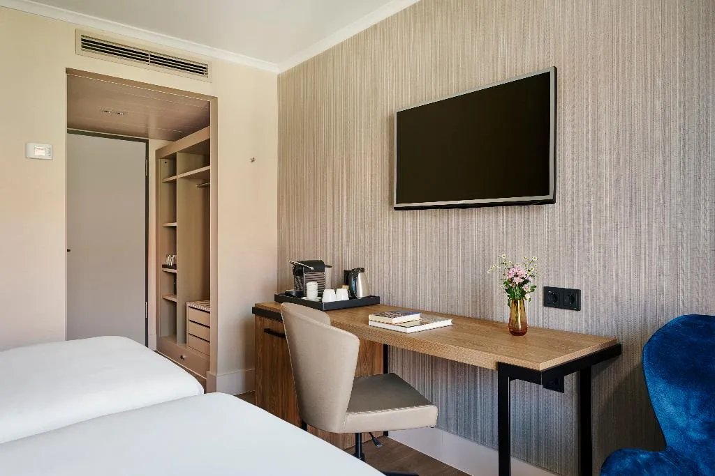 DOUBLE SUPERIOR Room, NH Berlin Kurfürstendamm, Berlin