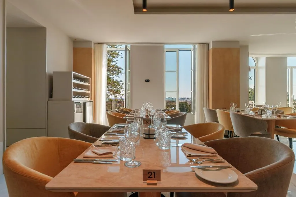 Restaurant, Melia São João Da Madeira, Porto