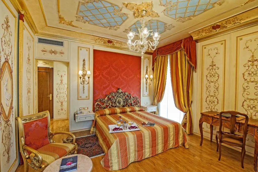 TWIN STANDARD Room, Regina Palace, Milan
