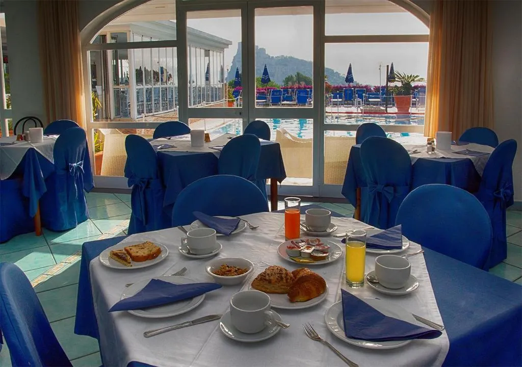 Restaurant, Parco Cartaromana, Naples