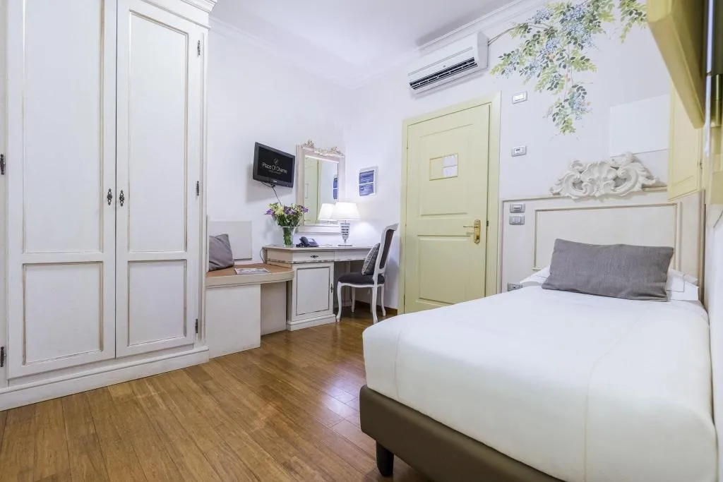 SINGLE STANDARD Room, Art Atelier, Florence