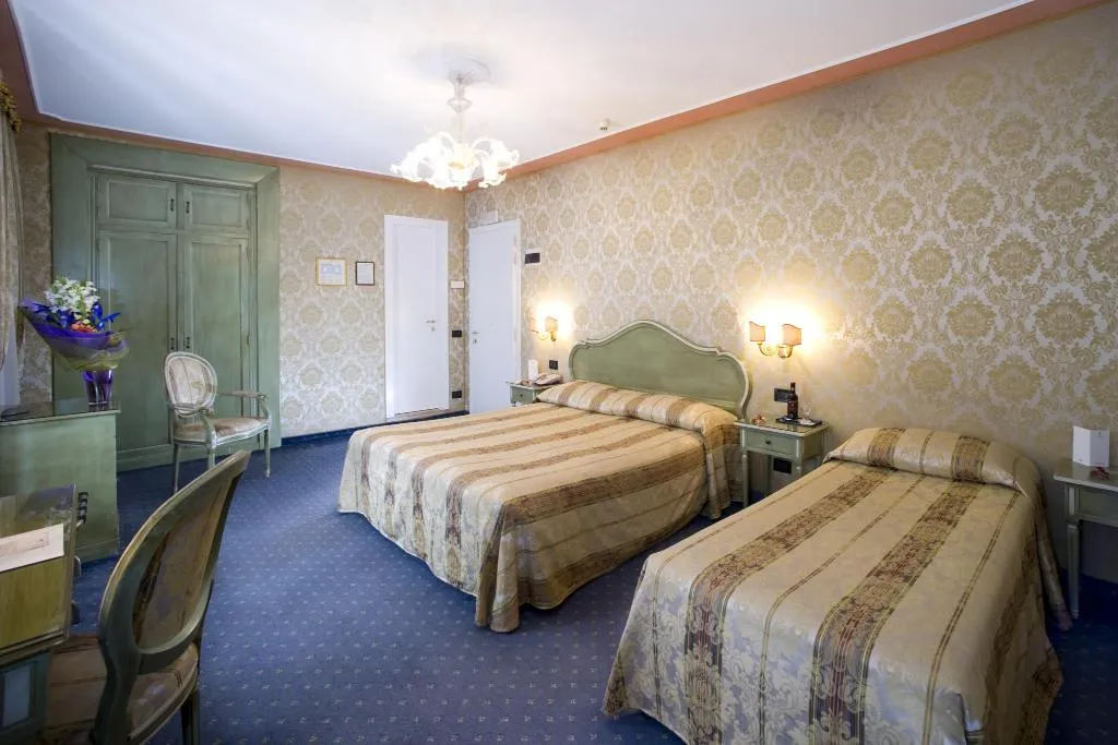 TRIPLE CLASSIC Room, Carlton on the Grand Canal, Venice