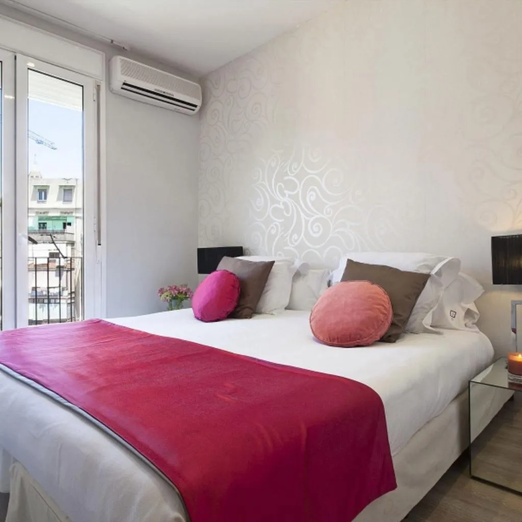 JUNIOR SUITE CAPACITY 3 Room, Grandom Suites, Barcelona