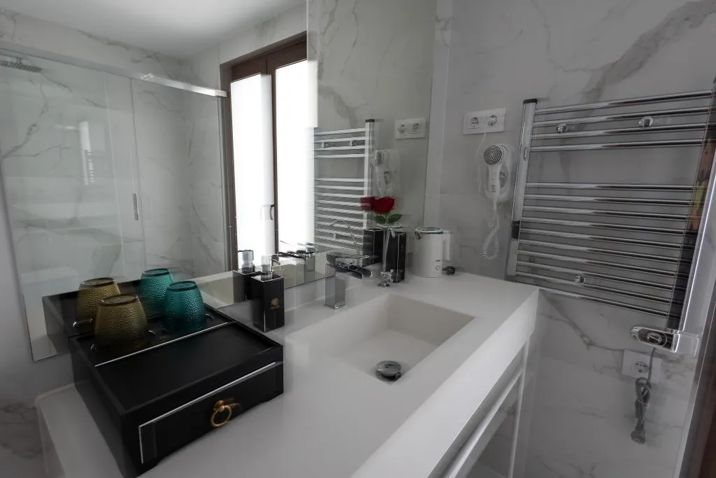 DOUBLE DELUXE ONE BED Room, Hotel Boutique Casón De Los López, Madrid
