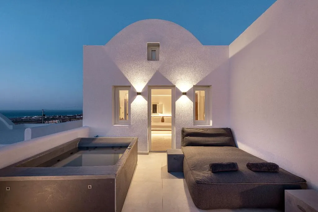 SUITE WITH JACUZZI Room, Secret View Hotel, Santorini