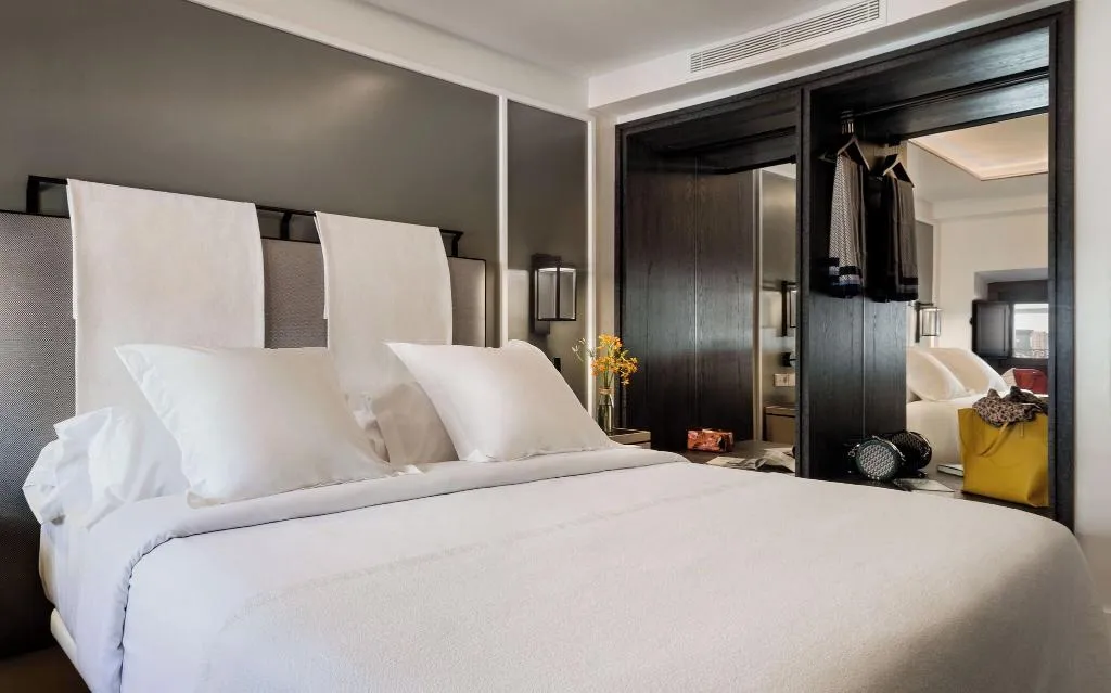 Room, Francisco I, Madrid