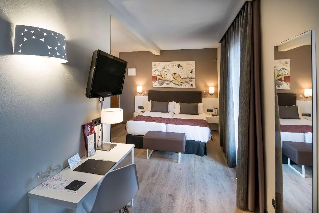 Room, Catalonia Castellnou, Barcelona
