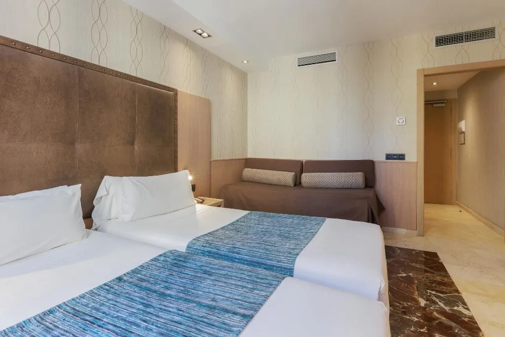TRIPLE STANDARD Room, Hotel Gotico, Barcelona
