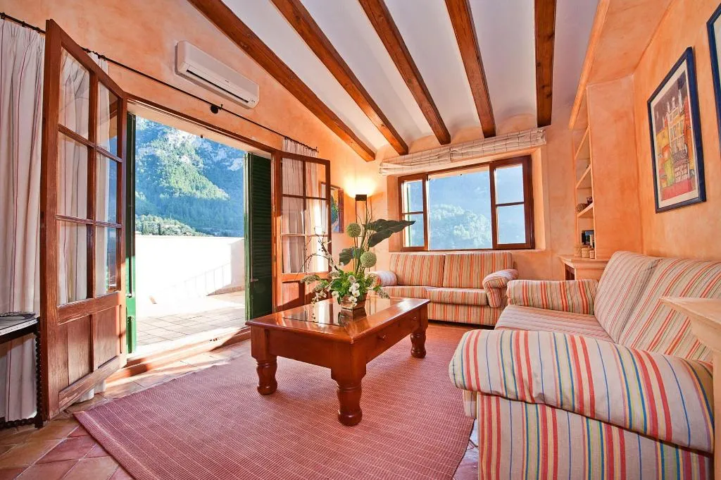 Room, D'Es Puig, Majorca