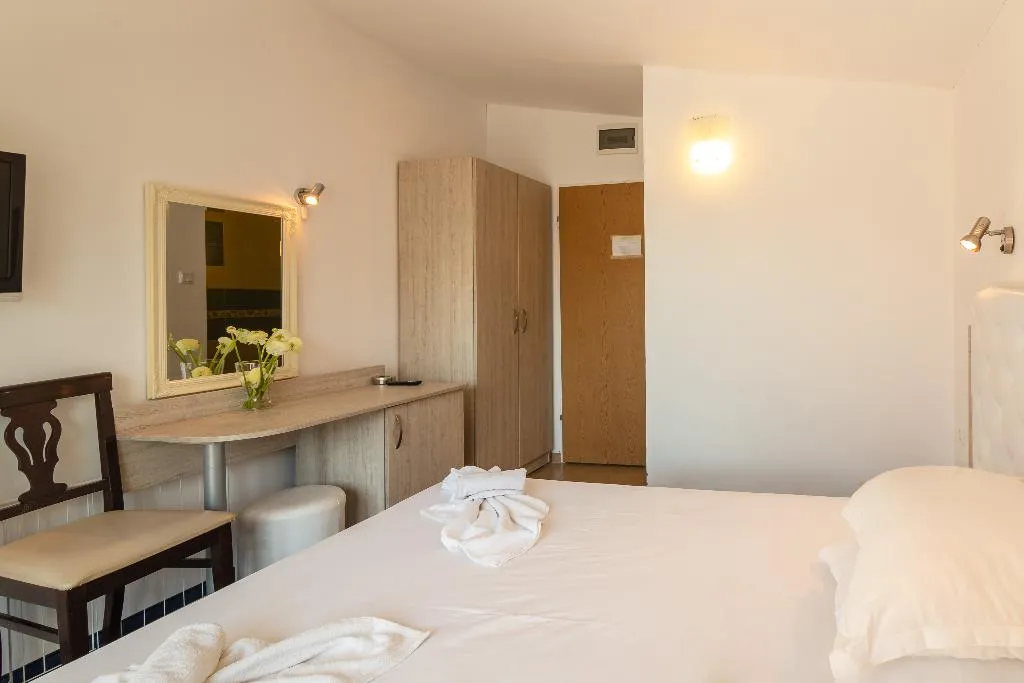 Room, Zeus, Bourgas