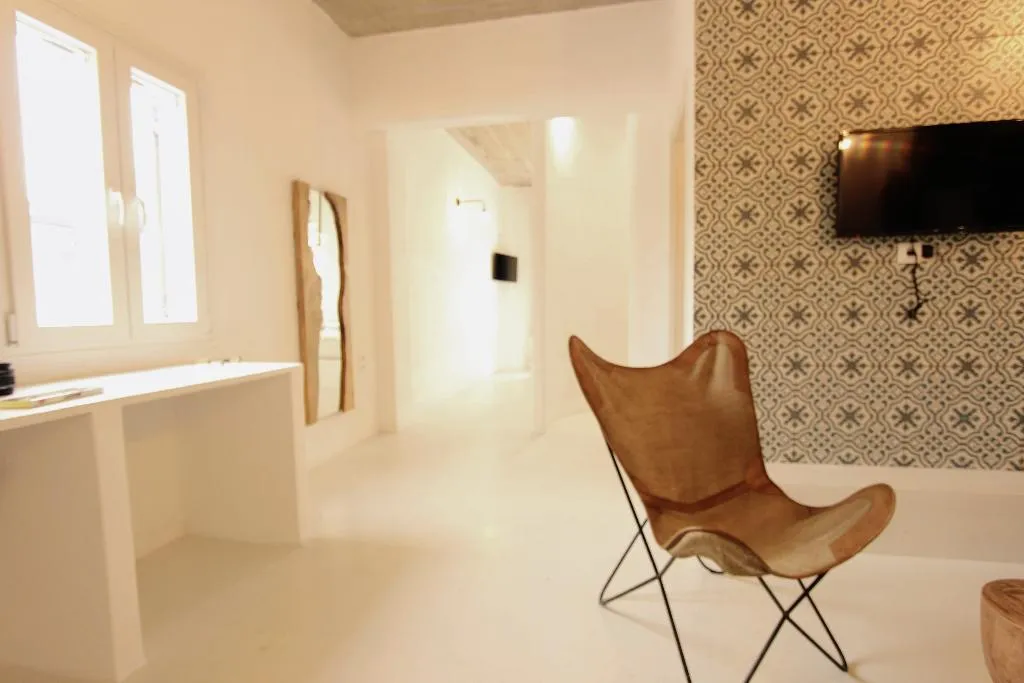 SUITE DELUXE WITH JACUZZI Room, Mesanto Luxury Suites, Santorini