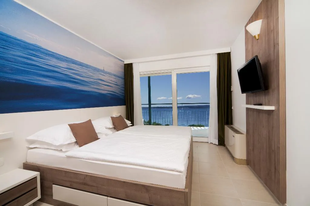 SUITE SIDE SEA VIEW WITH BALCONY Room, Bluesun hotel Neptun, Split
