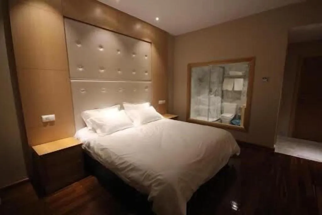 Room, Hotel Menoir Dorsett, Madrid