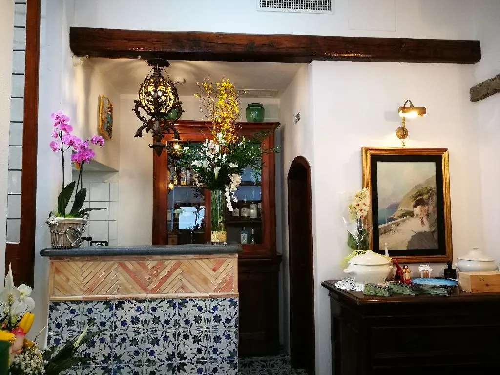 Lobby, Badia Santa Maria De Olearia, Naples