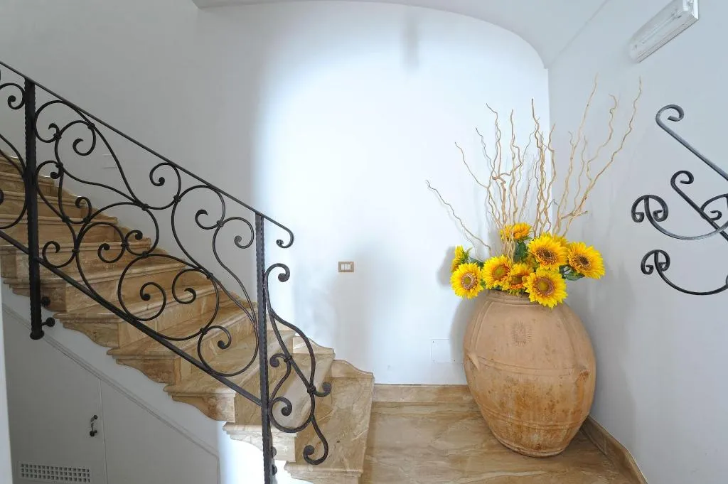 Lobby, La Sorgente Del Sole, Naples