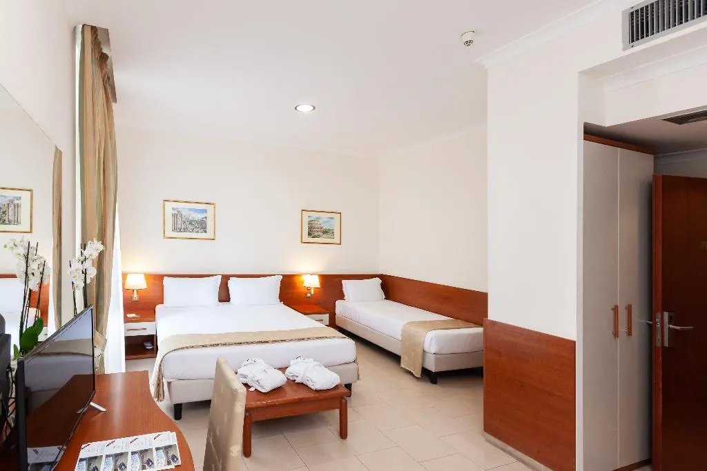 QUADRUPLE SUPERIOR Room, Hotel Portamaggiore, Rome